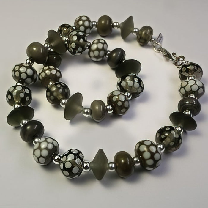 Kette Muranoglas grau Punkte weiss Silber