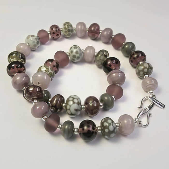 Kette Muranoglas violette Punkte weiss Silber