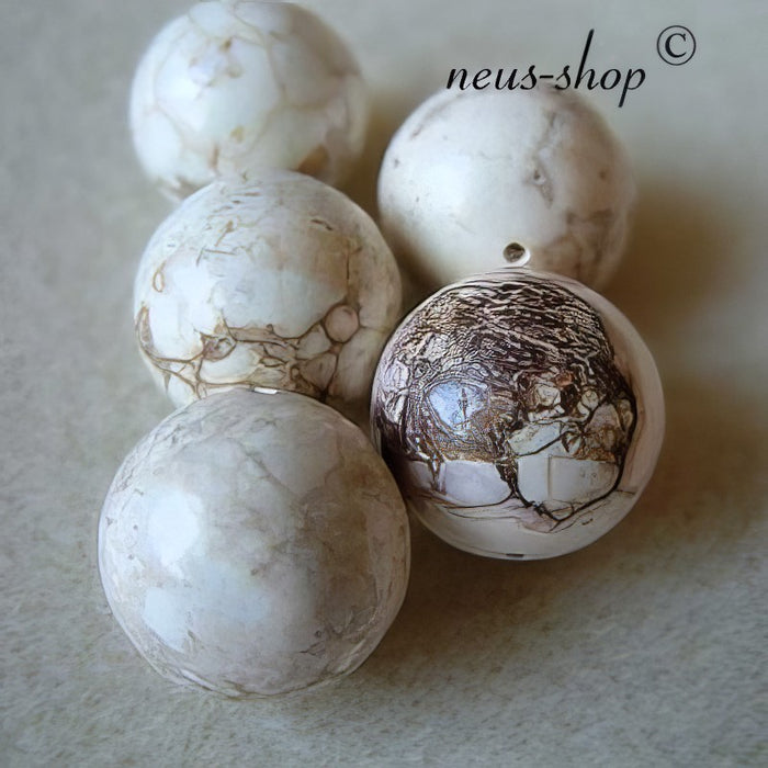 Weisser Türkis  (Magnesite) 18mm  12Stück