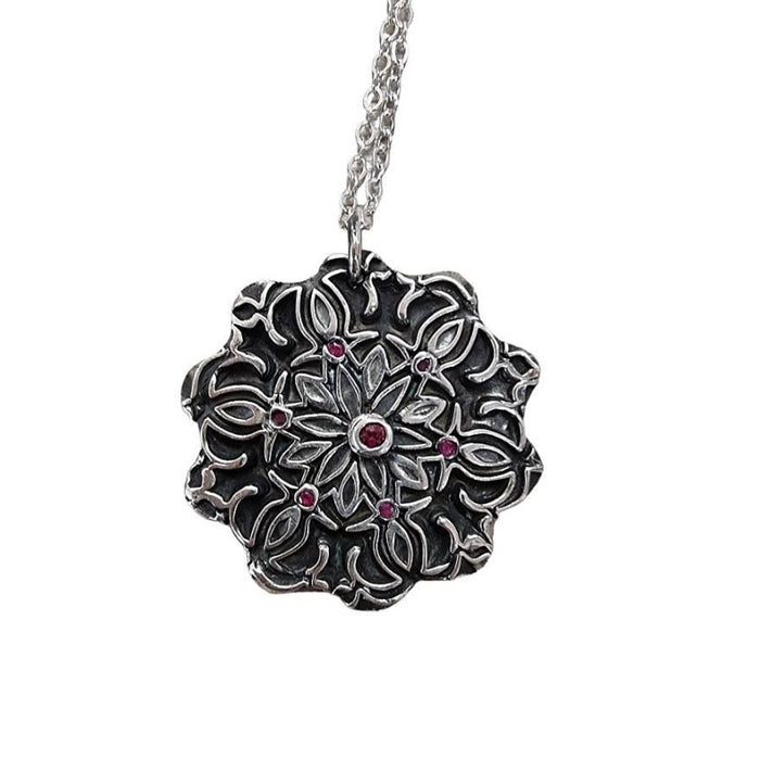 Kette Silberanhänger Mandala mit 7 Rubine  handgemacht