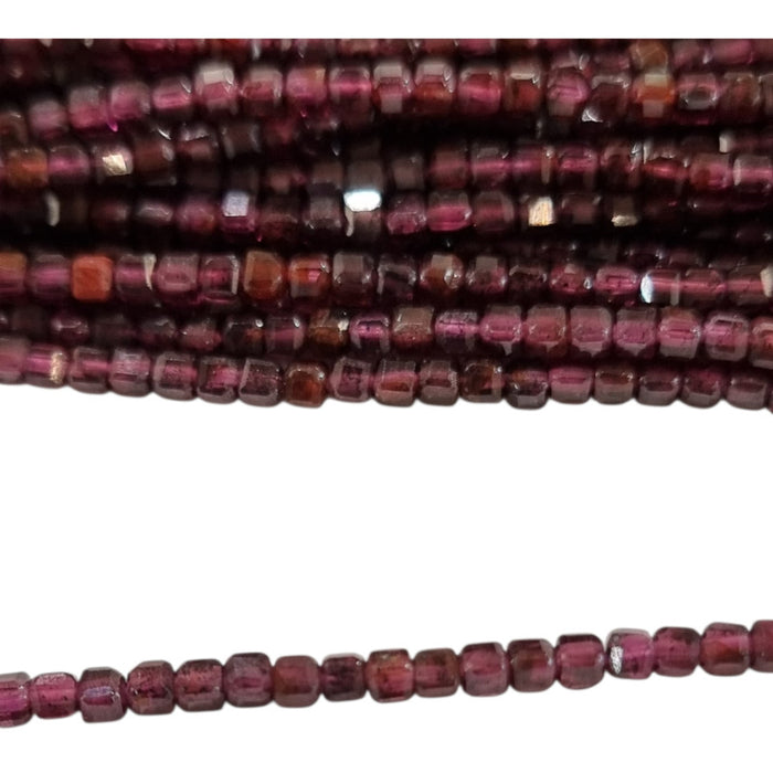 Granat Würfelperlen 2,5 × 2,5 mm – Strang ca. 38 cm – Bild 3