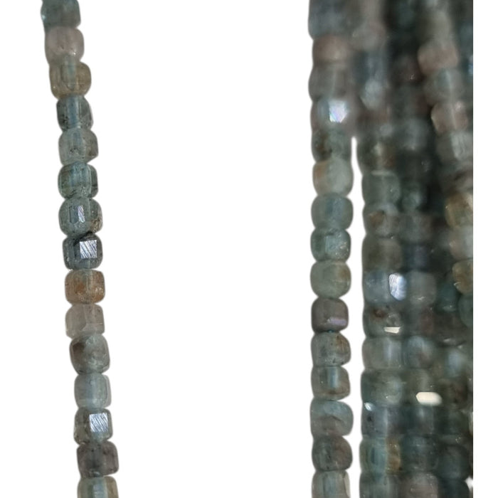 Apatit Würfelperlen facettiert 2,5 × 2,5 mm – Strang ca. 38 cm – Bild 3