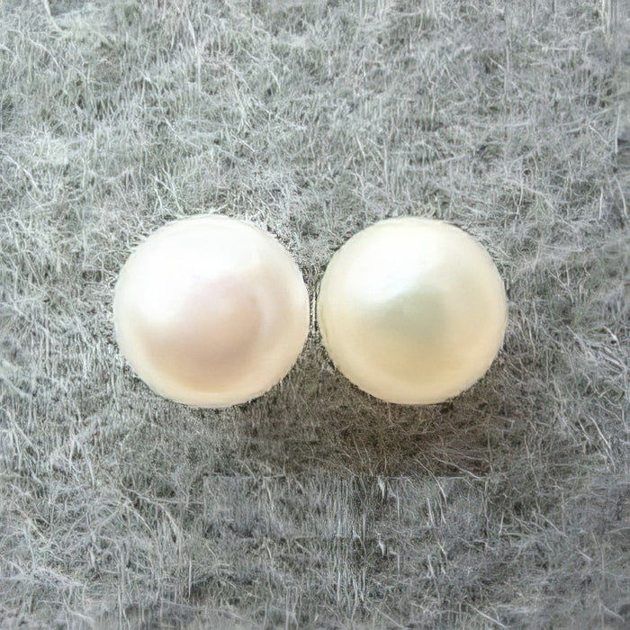 Süsswasserperlen weiss button 3.4-4mm peg 1 Paar