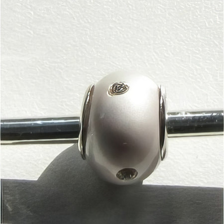 Easy style hellgrau Muschelkern Perlen mit Swarovski Steinchen 1 Stück_1