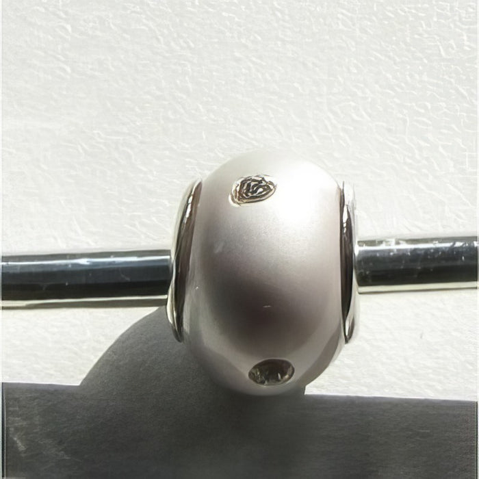 Easy style hellgrau Muschelkern Perlen mit Swarovski Steinchen 1 Stück_1
