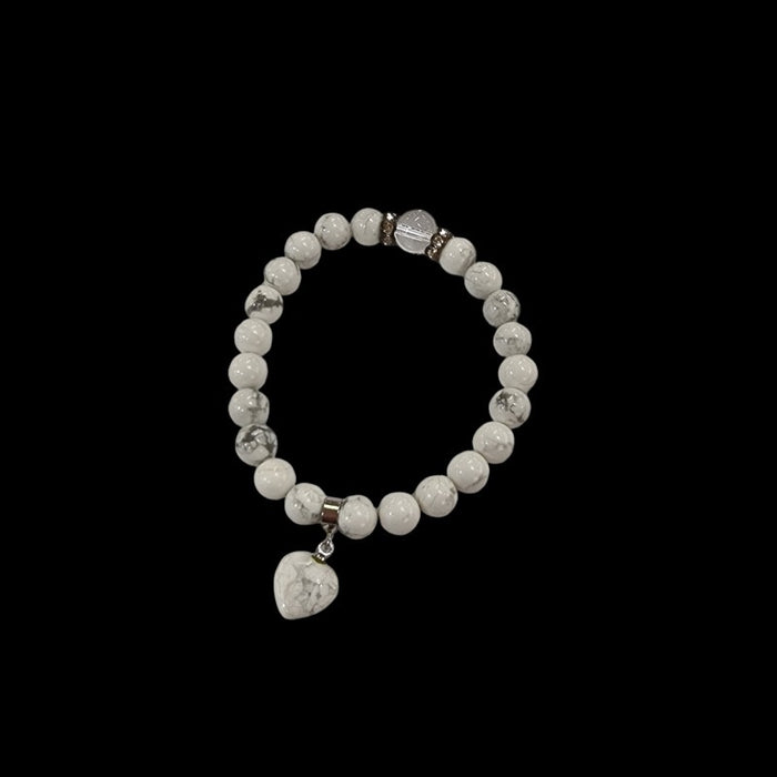 Armband Howlit 8mm Perlen mit Herz Anhänger