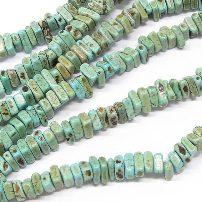 Magnesite Triangel gefärbt  7x3mm  1Strang