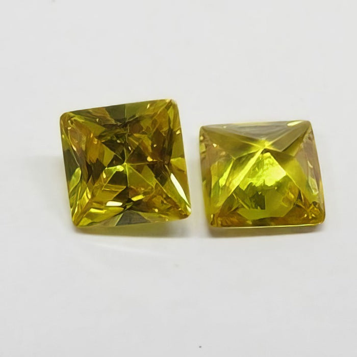 Zirconia Quader 8x8mm gelb bis 650 C° Farbstabil  1 Stück