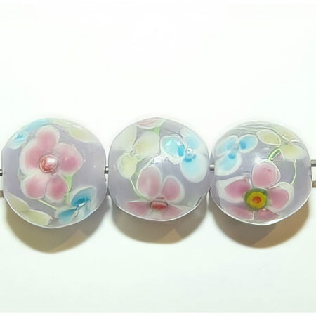 Glasperle Blümli hellblau mit gelb aqua rosa  ca. 15mm  1 Stück