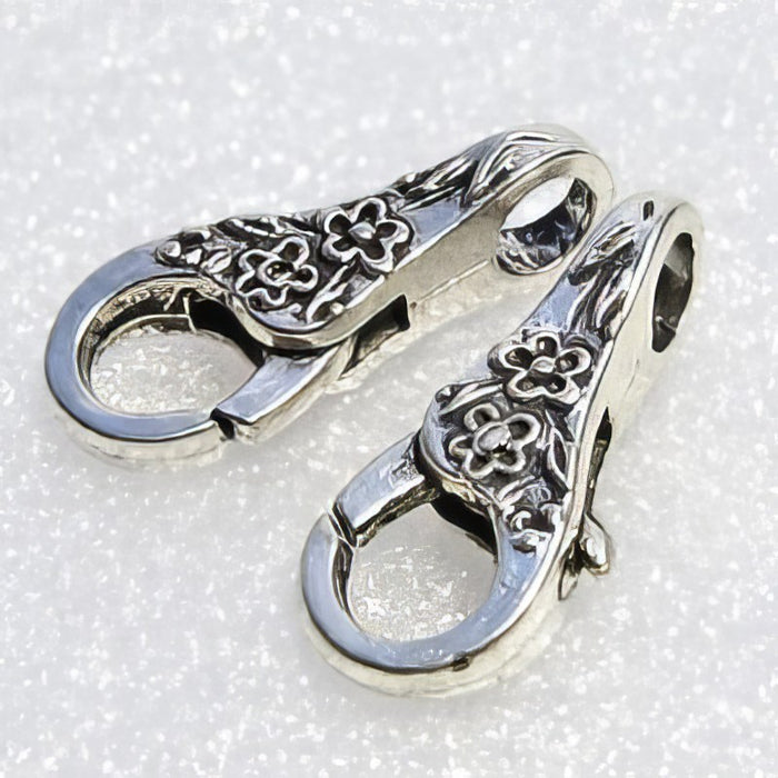 Karabiner mit Blumenranke 25x11mm 1 Stück