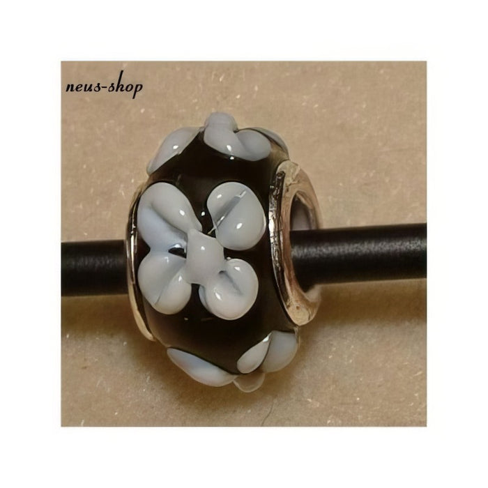 Easy style schwarz 3D Blümli weiss